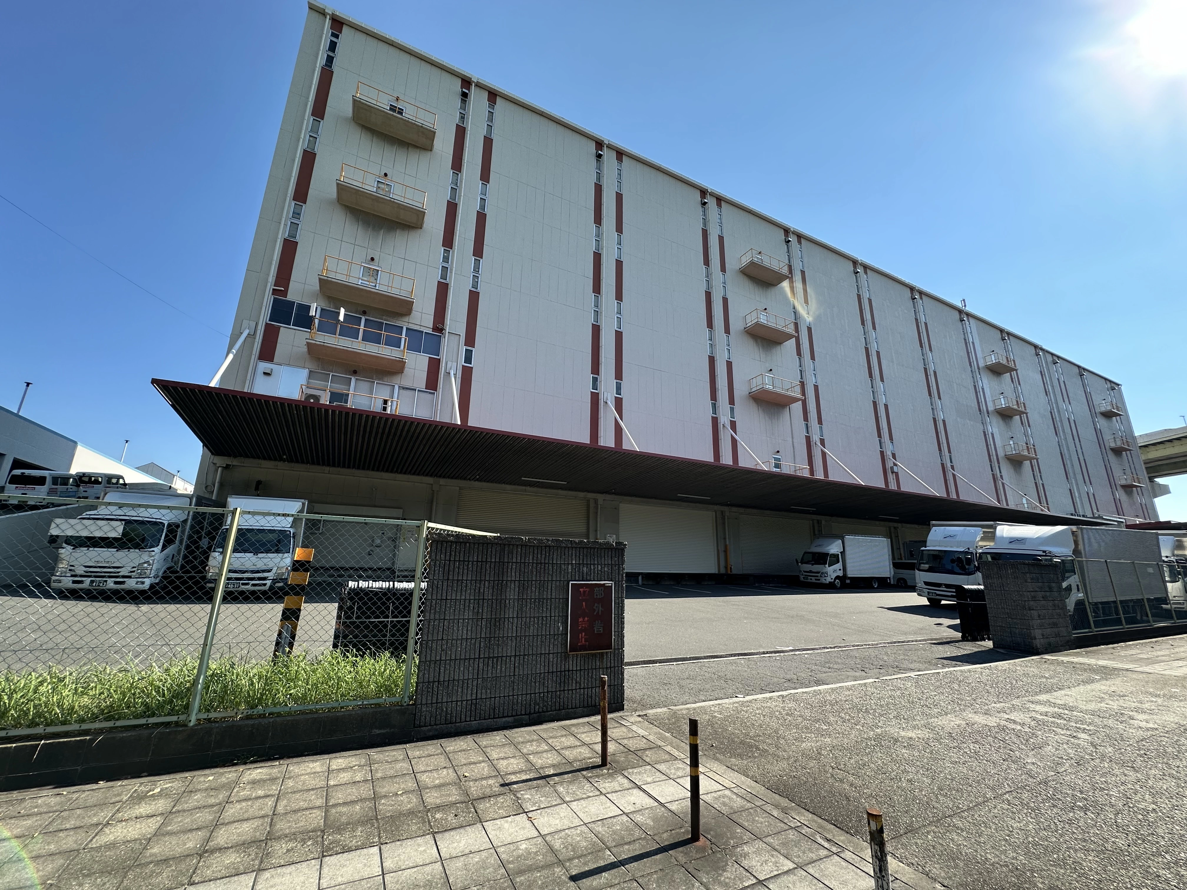 大阪府大阪市住之江区南港東の倉庫