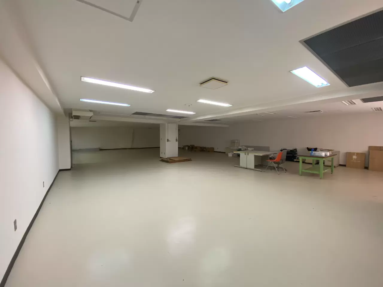 神奈川県横浜市神奈川区三枚町の倉庫